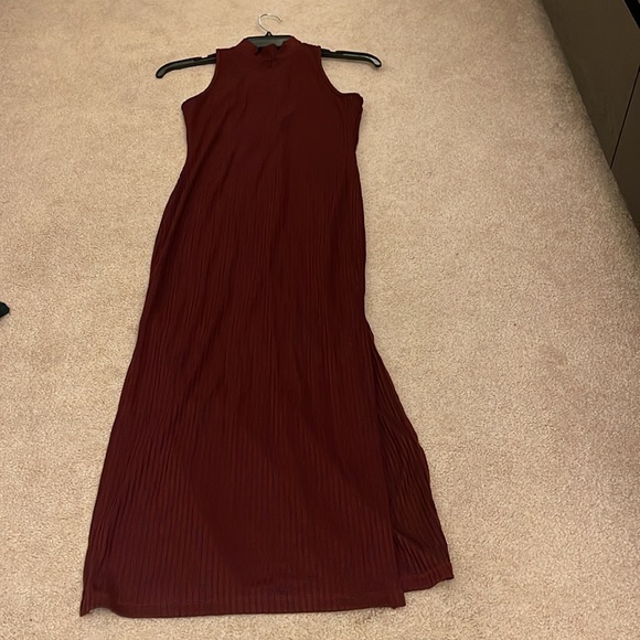 Red midi dress - Picture 2 of 4